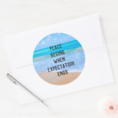 Sticker Rond Citation inspirante avec scène de plage tropicale (Enveloppe)