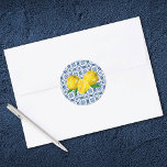 Sticker Rond Citron italien Carrelage bleu mariage Favoriser St<br><div class="desc">Un joli autocollant décoré de citrons et de tuiles bleues italiennes. Idéal pour utiliser comme scellé d'enveloppe,  ou un autocollant de faveur de douche nuptiale pour une douche nuptiale à thème citron. Conçu pour vous par Blackberry Boulevard.</div>