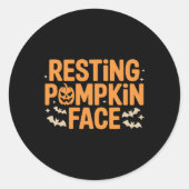 Sticker Rond Citrouille de repos Face Bold T Halloween Tee (Devant)
