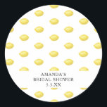 Sticker Rond Citrus de citron - Mariage<br><div class="desc">Carte de douche nuptiale à thème citron d'aquarelle illustrant l'aquarelle des citrons sur une branche d'arbre. Élégante écriture calligraphique,  parfaite pour les mariages du printemps,  de l'été ou de l'automne. Éléments correspondants disponibles.</div>