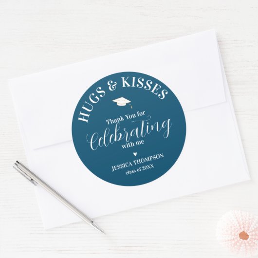 Sticker Rond Classe de 2024 Merci Hugs & Kisses Graduation (Enveloppe)