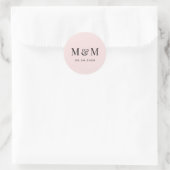 Sticker Rond Classic Blush Pink Monogram Typography Wedding (Sac)
