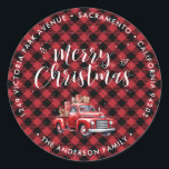 Sticker Rond Classic Red Truck Christmas Retours Adresse Étique<br><div class="desc">Créez de magnifiques étiquettes d'adresse de retour de Noël avec un camion rouge classique sur un motif plaid de buffle rouge. Personnalisez facilement ces étiquettes de Noël rouges à damiers avec votre nom de famille et votre adresse.</div>