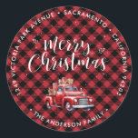 Sticker Rond Classic Red Truck Christmas Retours Adresse Étique<br><div class="desc">Créez de magnifiques étiquettes d'adresse de retour de Noël avec un camion rouge classique sur un motif plaid de buffle rouge. Personnalisez facilement ces étiquettes de Noël rouges à damiers avec votre nom de famille et votre adresse.</div>