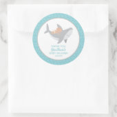 Sticker rond classique Baby shower de requin doux (Sac)
