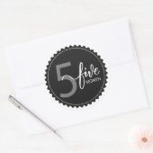 Sticker rond classique de 5 mois (Enveloppe)