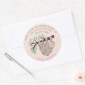 Sticker rond classique de Sloth Valentine (Enveloppe)