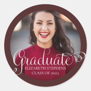 Sticker Rond Classy Script Texte Graduate Photo Maroon Blanc