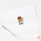Sticker Rond Cluck And Roll Funny Rock n Roll Chicken Pun (Enveloppe)