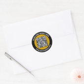 Sticker Rond Code QR noir or moderne Texte blanc personnalisé (Enveloppe)
