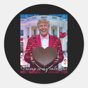 Sticker Rond Cœur en chocolat drôle de Trump qui étreint le 14