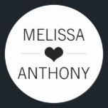 Sticker Rond Coeur moderne Noir Blanc Mariage Monogramme Phoque<br><div class="desc">Si vous cherchez quelque chose d'unique,  voici un design simple mais élégant noir et blanc avec coeur au milieu. Ajouter les initiales de mariée et de mariée / monogrammes. La couleur Arrière - plan peut être changée en n'importe quelle couleur. Parfait pour cette célébration mariage moderne et branchée.</div>