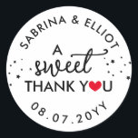 Sticker Rond Coeur Rouge Un Merci Doux Faveur de mariage<br><div class="desc">Un doux sticker de faveur de mariage merci avec un coeur rouge remplaçant le O en vous avec vos noms en texte courbe avec votre date mariage en polices noires contre un arrière - plan blanc.</div>