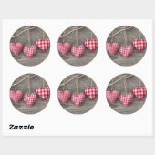 Sticker Rond Coeurs rouges sur table en bois (Feuille)