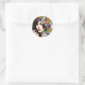 Sticker Rond Collage | Jolie fille avec des fleurs dans ses che (Sac)
