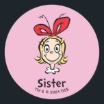 Sticker Rond Comment Grinch Stol Christmas | Grinch Sister<br><div class="desc">Les vacances ne seront pas complètes sans The Grinch ! COMMENT THE GRINCH STOLE CHRISTMAS est l'histoire classique d'une ville appelée Who-ville et comment l'esprit de Noël peut fondre même les coeurs les plus froids.</div>