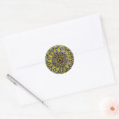 Sticker Rond Conception de mandala dessinée à la main jaune ver (Enveloppe)