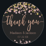Sticker Rond Confetti Sparkle Shine Rose Gold Wedding Favoriser<br><div class="desc">Confetti Sparkle Shine Faux Rose Gold & Gold Wedding favorise stickers avec Arrière - plan Color Editable. Avec la police de script de brosse tendance! ~ Modifiez facilement la couleur arrière - plan de l'aquarelle, il vous suffit de cliquer sur "Personnaliser" Faites défiler le texte et les images jusqu'à ce...</div>