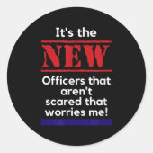Sticker Rond Cop Quote It's The New Officers That E Me Trooper (Devant)
