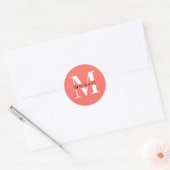 Sticker Rond Corail moderne simple Nom Monogramme + Initiale (Enveloppe)
