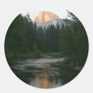 Sticker Rond Coucher de soleil à moitié dôme dans le parc natio