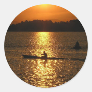 Sticker Rond Coucher de soleil de Kayak