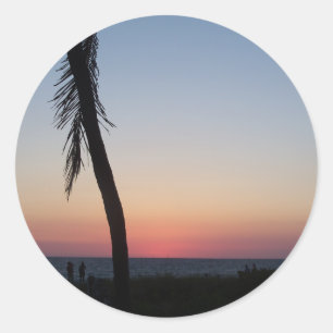 Sticker Rond Coucher de soleil tropical coloré sur une