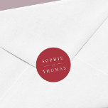 Sticker Rond Couleur modifiable Mariage classique moderne<br><div class="desc">Cet autocollant mariage présente les noms du couple mariage en blanc contre une couleur arrière - plan modifiable ; pour passer du rouge à une couleur de votre choix, cliquez sur le bouton personnaliser. Personnalisez-le en remplaçant le texte de l'espace réservé. Pour plus d'options comme changer la police, sa taille...</div>