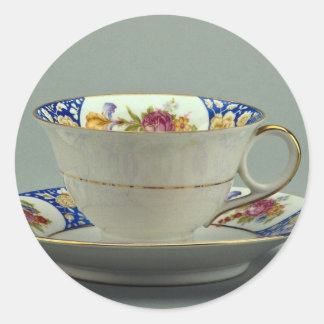 Sticker Rond Coupe et soucoupe avec motifs floraux colorés.
