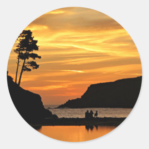 Sticker Rond Couple & Chien Orange Beach Sunset California Coas