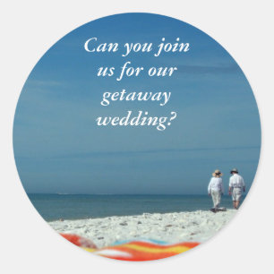 Sticker Rond Couple sur la plage de sable