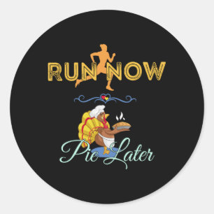 Sticker Rond Coureurs de Thanksgiving - Run Now Pie Plus Tard