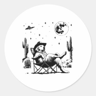 Sticker Rond Cow-boy Golden Retriever drôle se détendant sur un