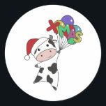 Sticker Rond Cow Cheerful Christmas Winter Animals<br><div class="desc">La vache de Noël avec des ballons de Noël. Animaux amusants avec des cadeaux et de la neige aux vacances. Aussi drôle pour Noël en juillet. Les vaches sont des animaux sucrés et parfaits pour Noël.</div>