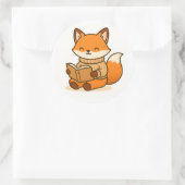 Sticker Rond Cozy Fox Reading a Book (Glossy White Background)  (Sac)