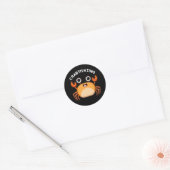 Sticker Rond Crabtivant Funny Crab Pun Dark BG (Enveloppe)