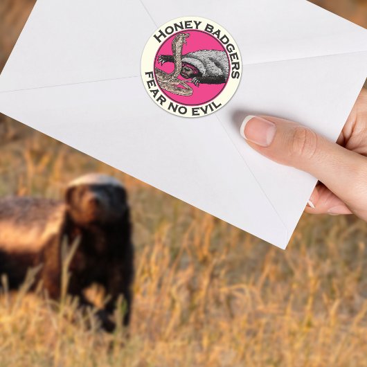 Sticker Rond Crainte pas mal Pink Honey Badger Badass Animal Ar