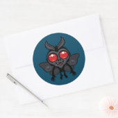 Sticker Rond Créature Cryptide Mignon Craintif Mothman Monstre (Enveloppe)