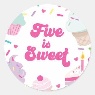 Sticker Rond Crème glacée et gâteau Cinq est doux 5e anniversai
