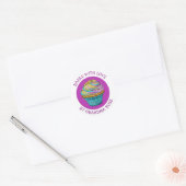 Sticker Rond Cuit avec amour Whimsical Cupcake Personnalisé (Enveloppe)