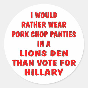 Sticker Rond Culotte De Porc Dans Un Lions Den Que Vote Hillary