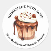 Sticker Rond Cupcake au chocolat maison avec glaçage crémeux (Devant)