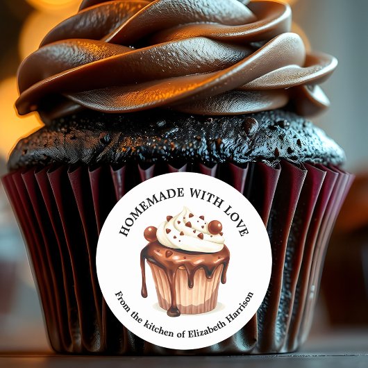 Sticker Rond Cupcake au chocolat maison avec glaçage crémeux