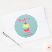 Sticker Rond Cupcake rose et jaune Merci d'anniversaire (Enveloppe)