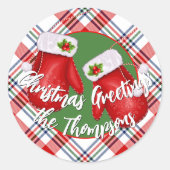 Sticker Rond Custom Santas Mittens On Red Green Plaid Pattern (Devant)