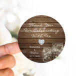 Sticker Rond Customisé Rustic Mason jarres Mariage de Wood Hear<br><div class="desc">Beau bois rustique avec des bocaux de mason autocollants de mariage / étiquettes pour vos cadeaux. Faux entendre le diamant pour ajouter un peu de classe / bling! Personnalisez comme vous le souhaitez.</div>