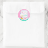 Sticker Rond Cute Blonde Girl Baking Anniversaire (Sac)