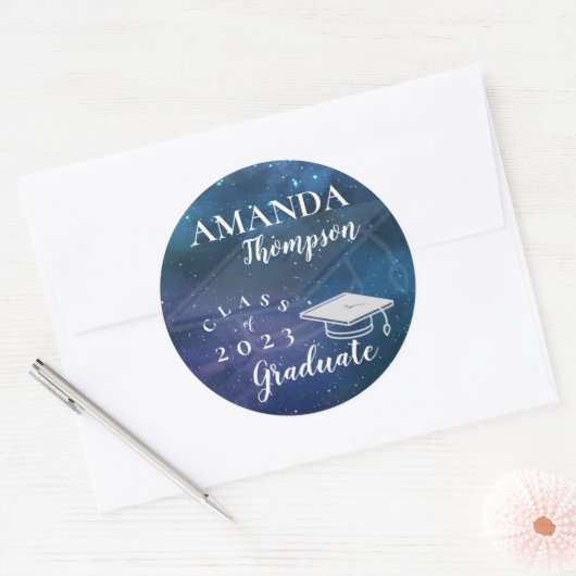 Sticker Rond Cute Blue Green Galaxy Classe De 2023 Graduation (Enveloppe)