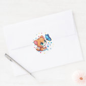 Sticker Rond Cute chaton/chat et papillon (Enveloppe)