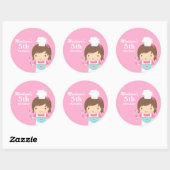 Sticker Rond Cute Girl Chef Cuisine Baking Anniversaire (Feuille)